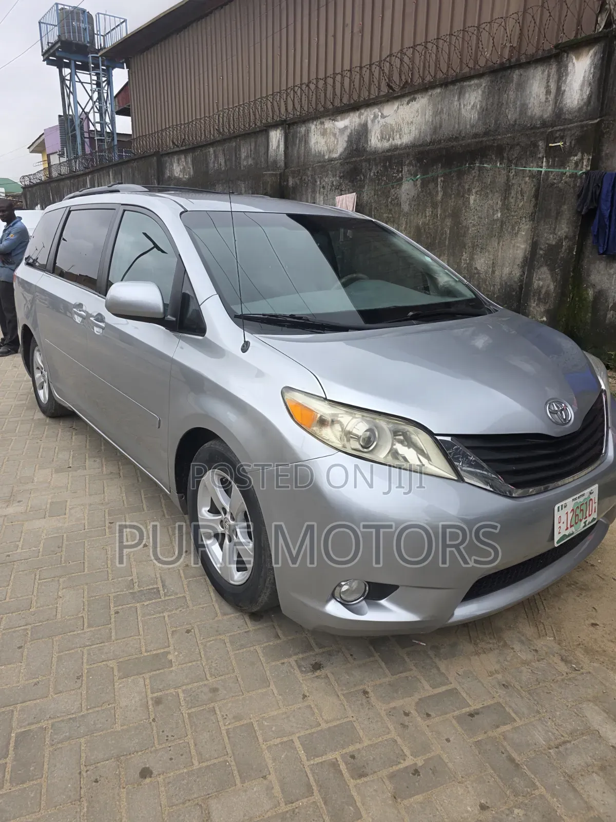 Toyota Sienna 2011 Silver
