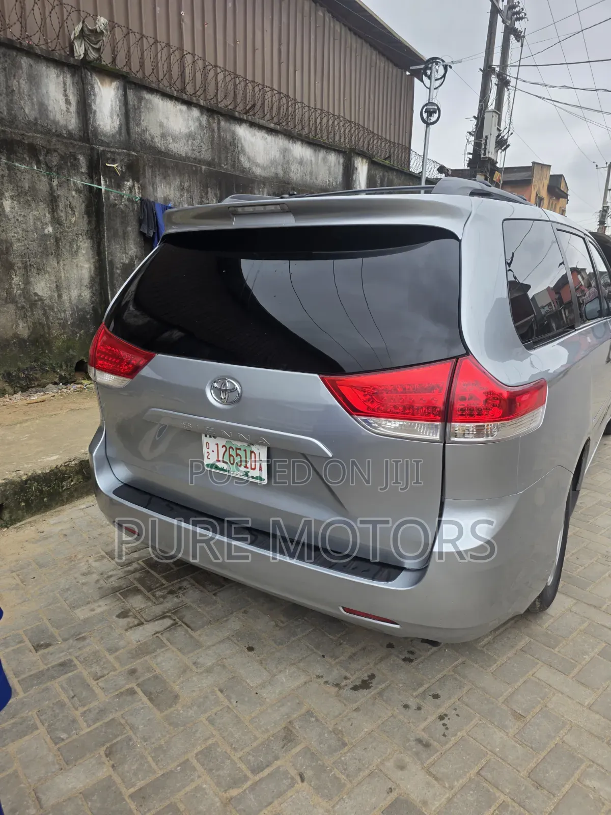 Toyota Sienna 2011 Silver