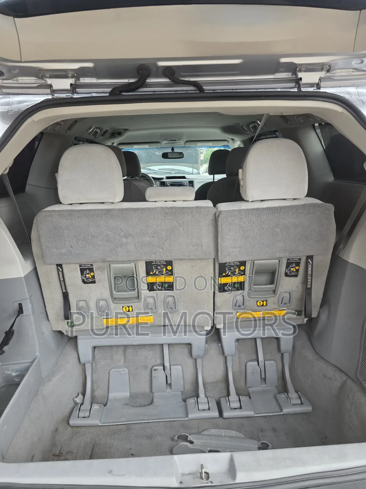 Toyota Sienna 2011 Silver