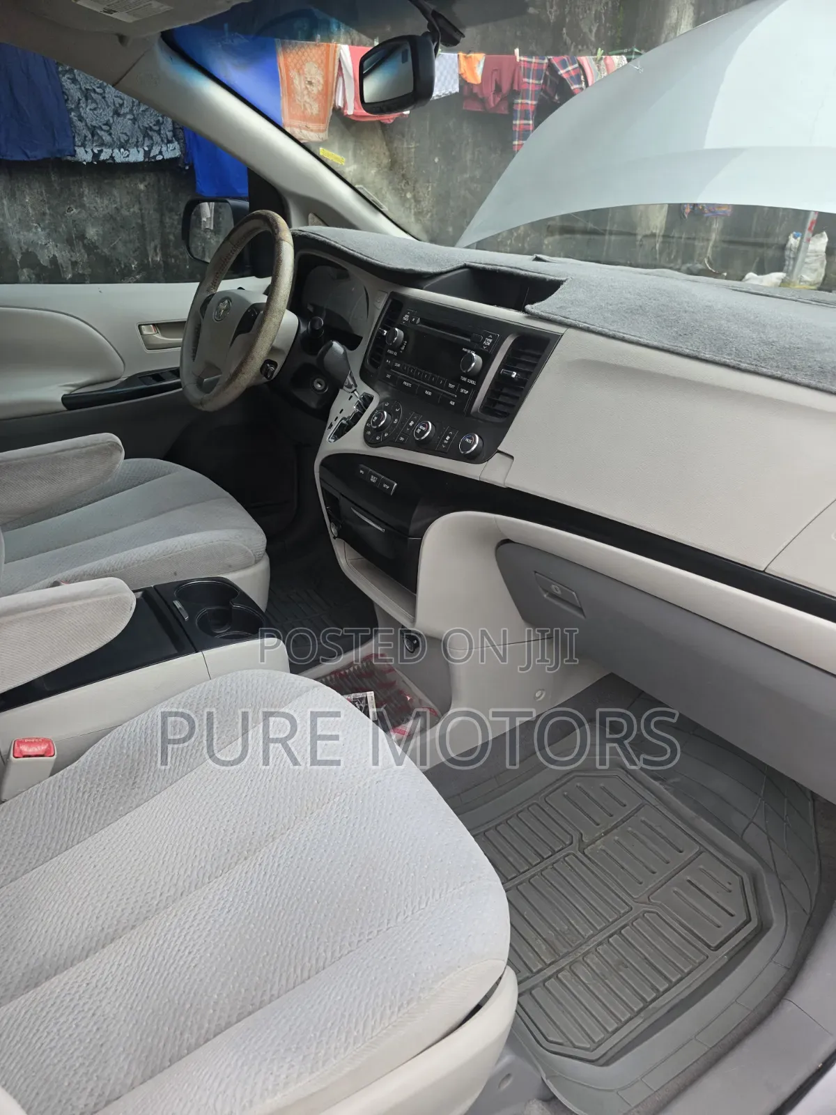 Toyota Sienna 2011 Silver