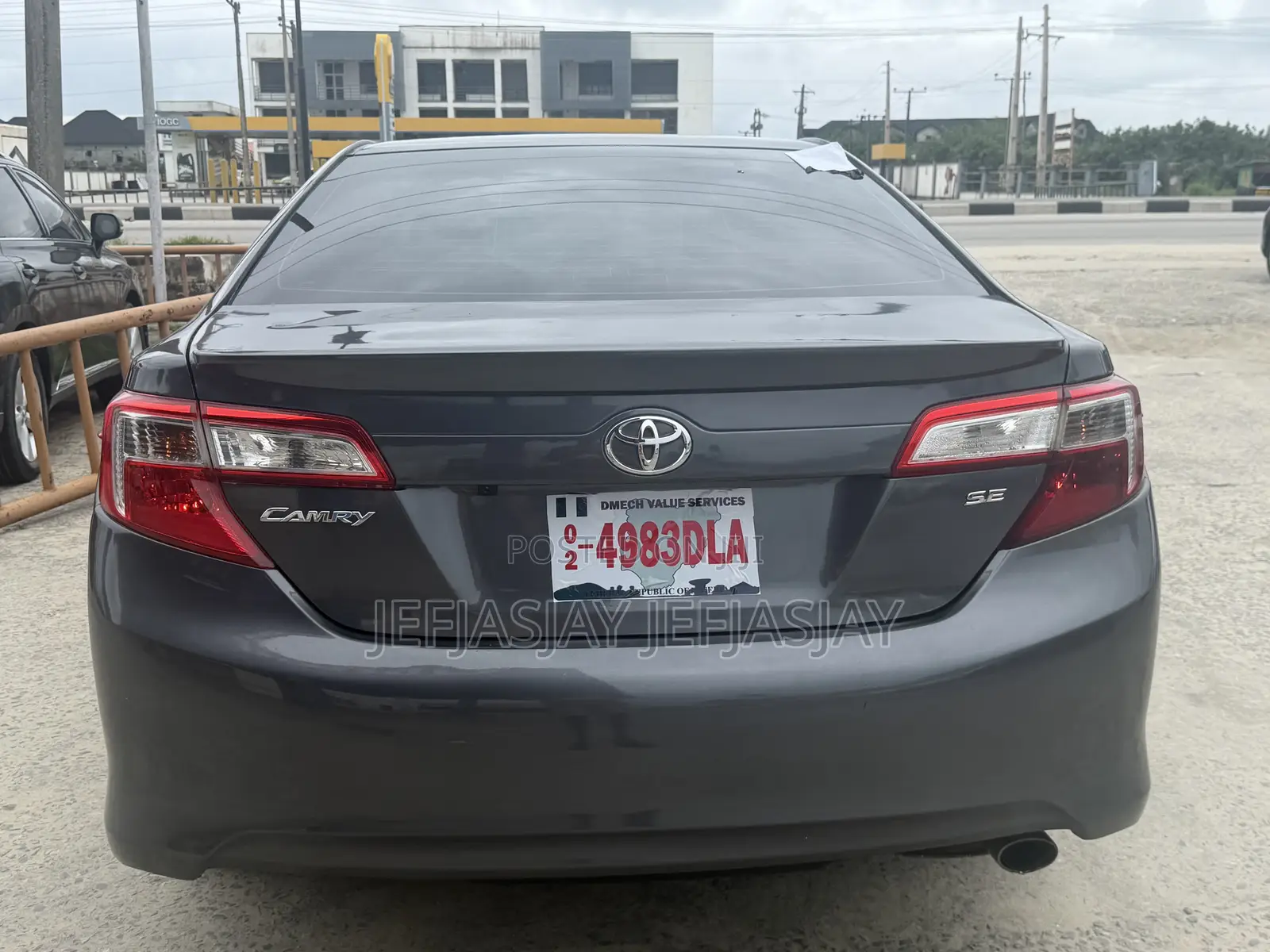 Toyota Camry SE 4dr Sedan (2.5L 4cyl 6A) 2013 Gray