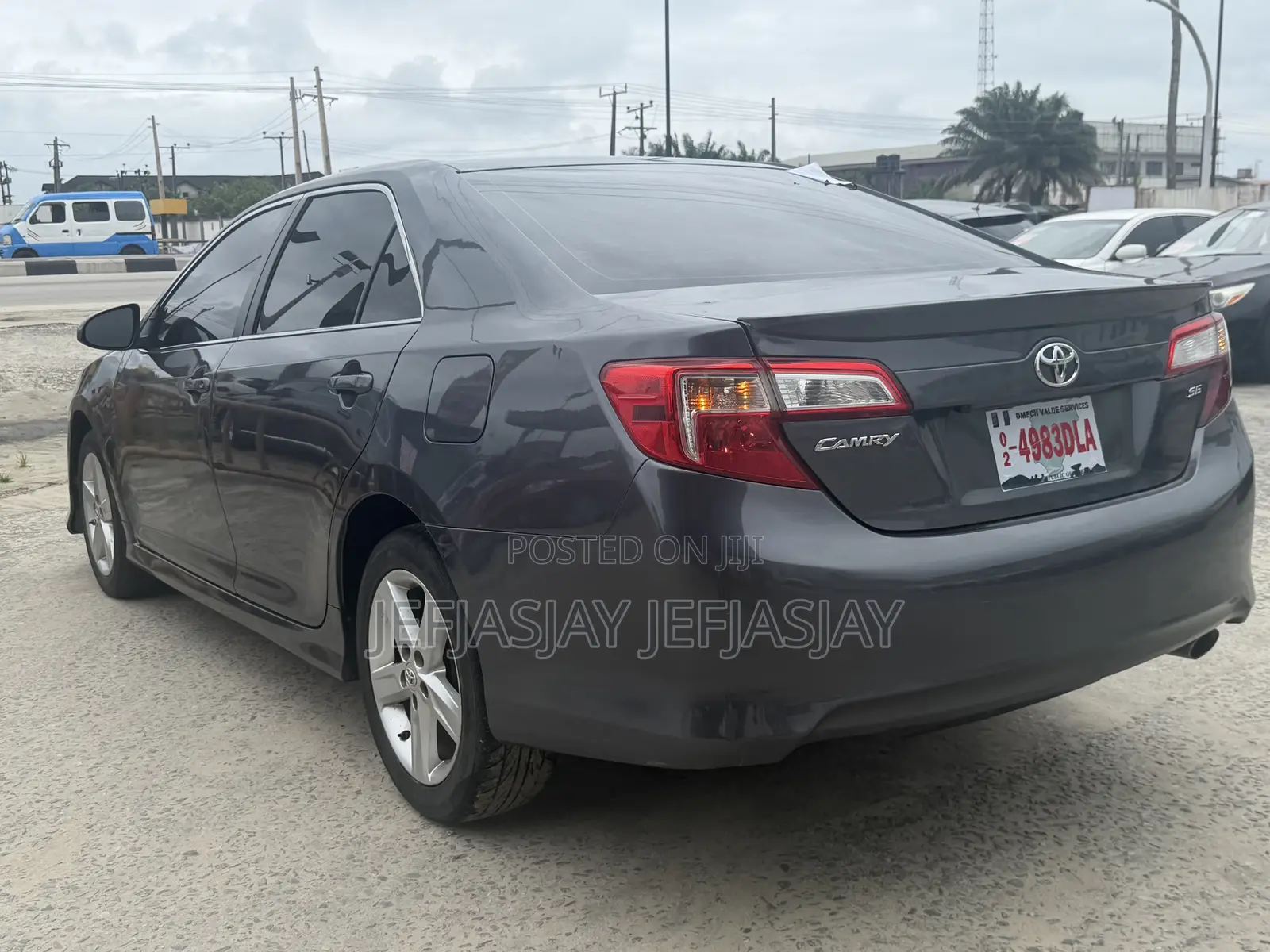 Toyota Camry SE 4dr Sedan (2.5L 4cyl 6A) 2013 Gray
