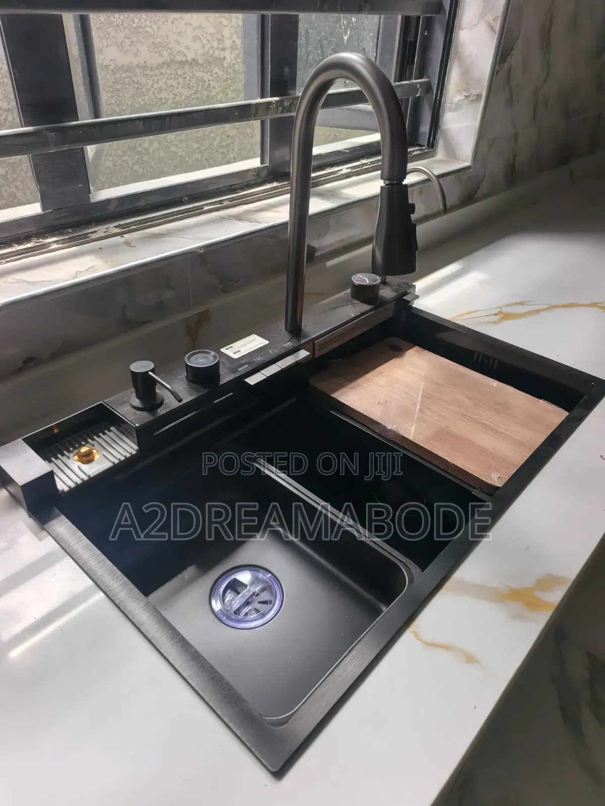4bdrm Duplex in Off College Road, Oke-Ira / Ogba for rent