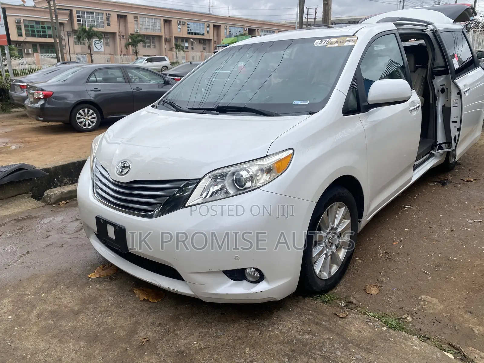 Toyota Sienna Limited 7 Passenger 2011 White