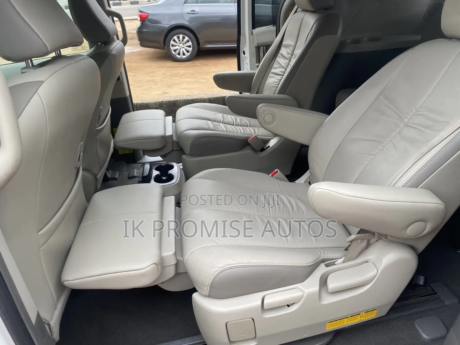 Toyota Sienna Limited 7 Passenger 2011 White