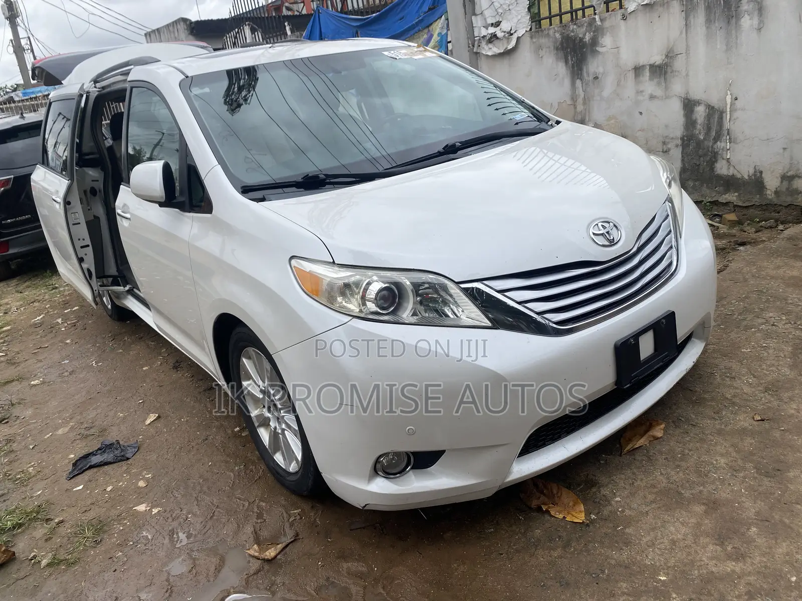 Toyota Sienna Limited 7 Passenger 2011 White