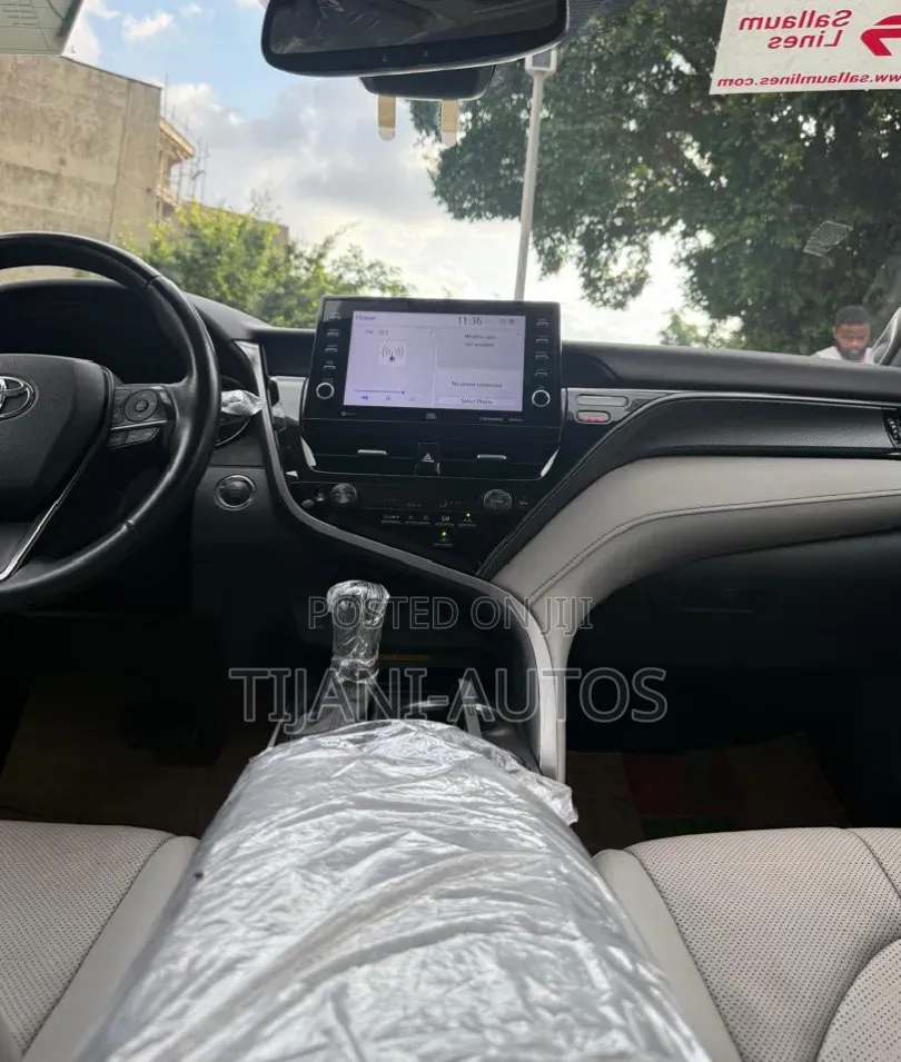 Toyota Camry 2021 Gold