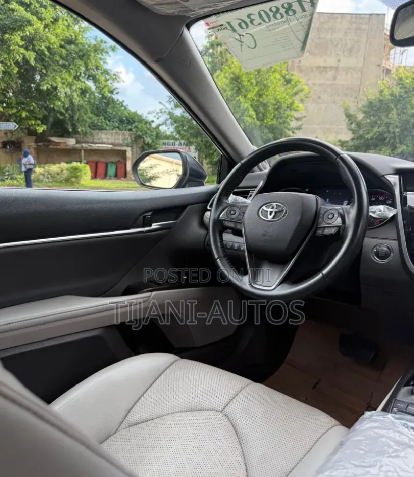 Toyota Camry 2021 Gold