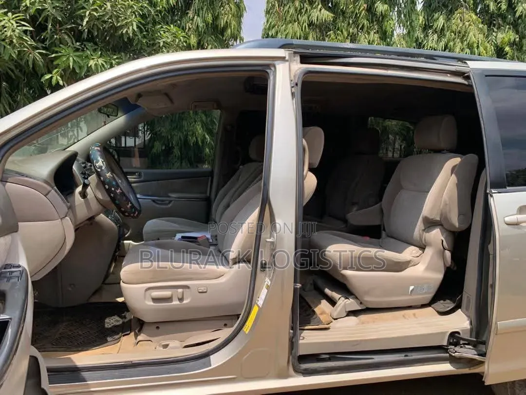Toyota Sienna LE 4WD 2007 Gold