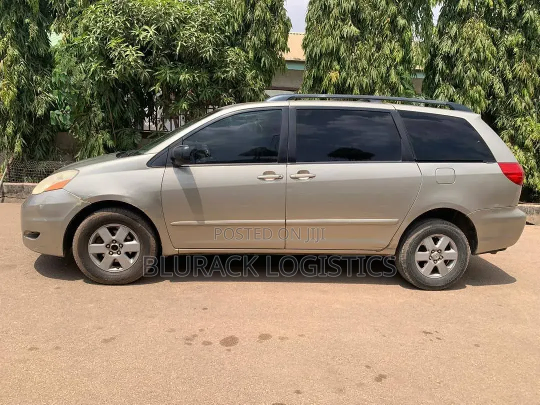 Toyota Sienna LE 4WD 2007 Gold