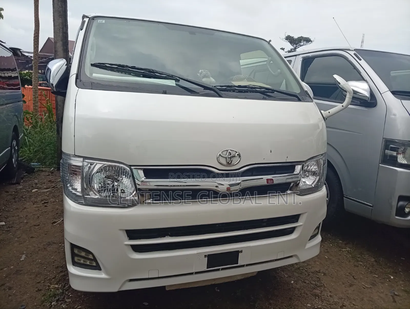 Toyota HiAce 2013 Black