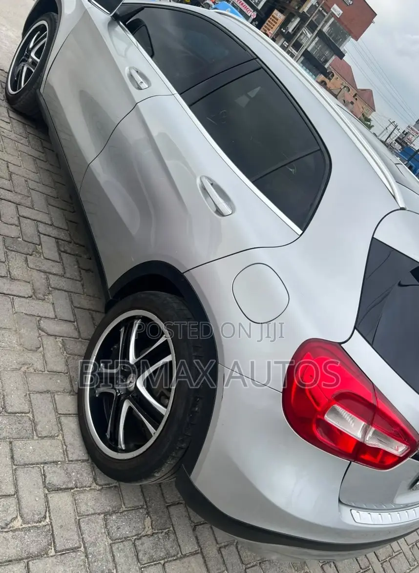 Mercedes-Benz GLA 250 2015 Silver