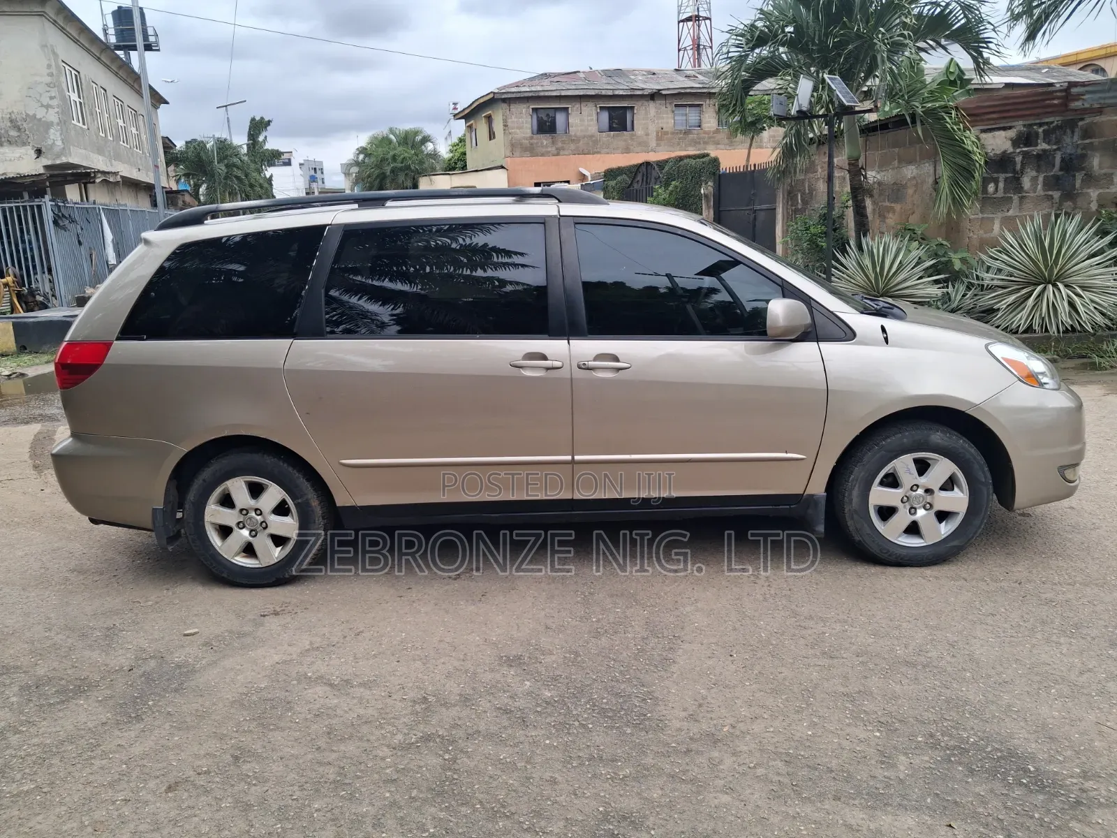 Toyota Sienna 2004 Gold
