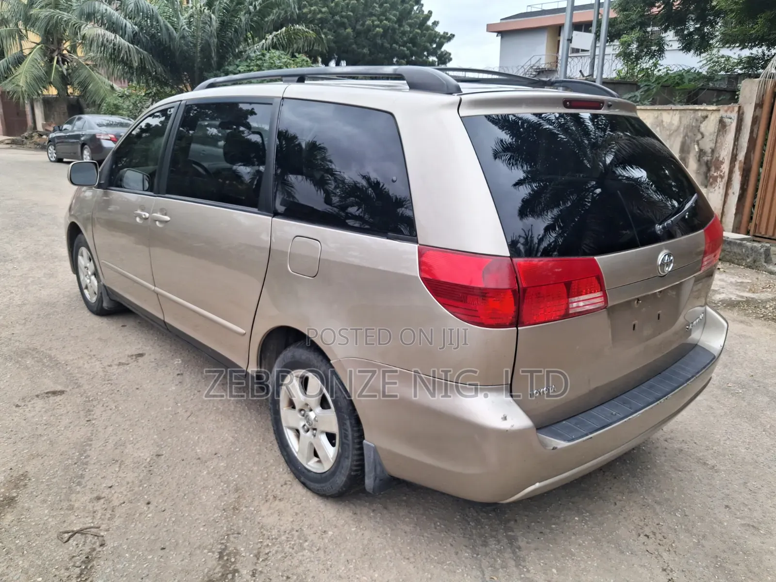 Toyota Sienna 2004 Gold