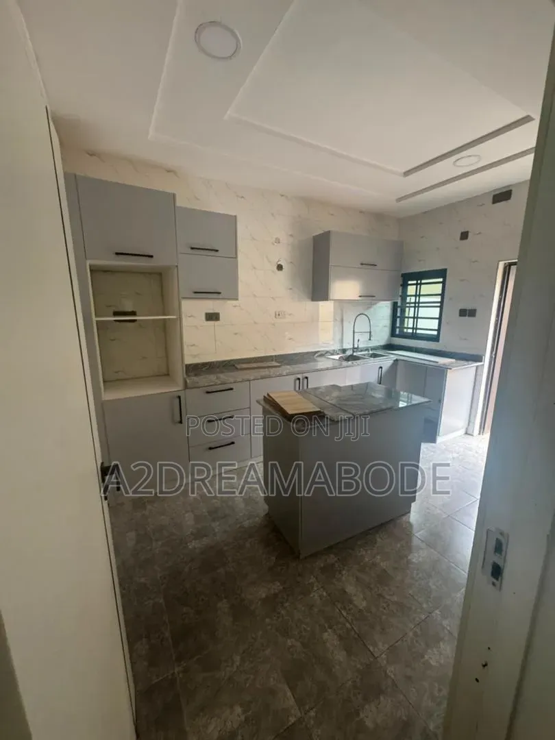 4bdrm House in Ogudu for sale