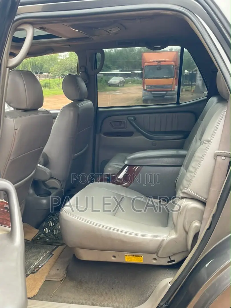 Toyota Sequoia SR5 4dr SUV 4WD (4.7L 8cyl 5A) 2005 Gray