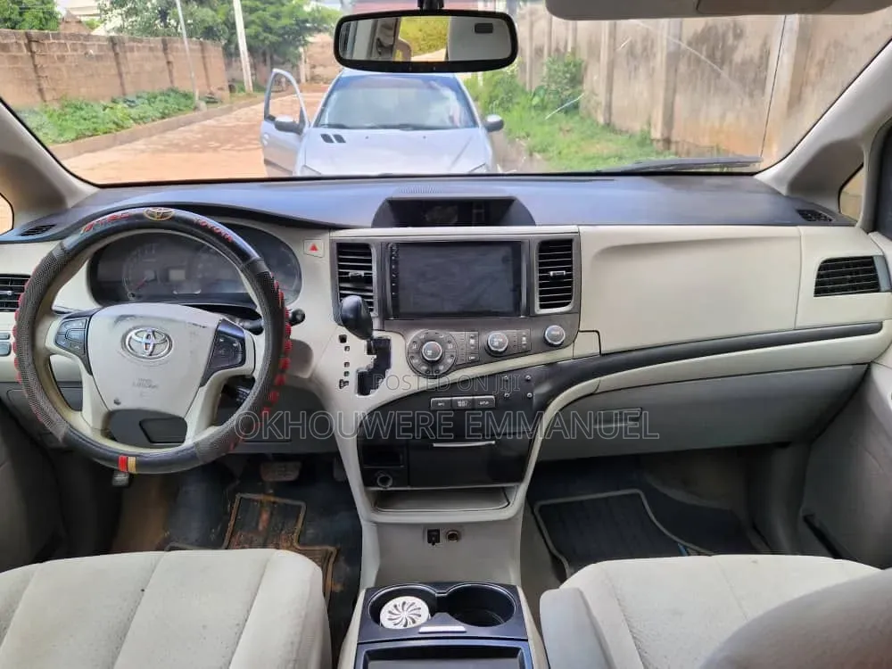 Toyota Sienna 2013 Red