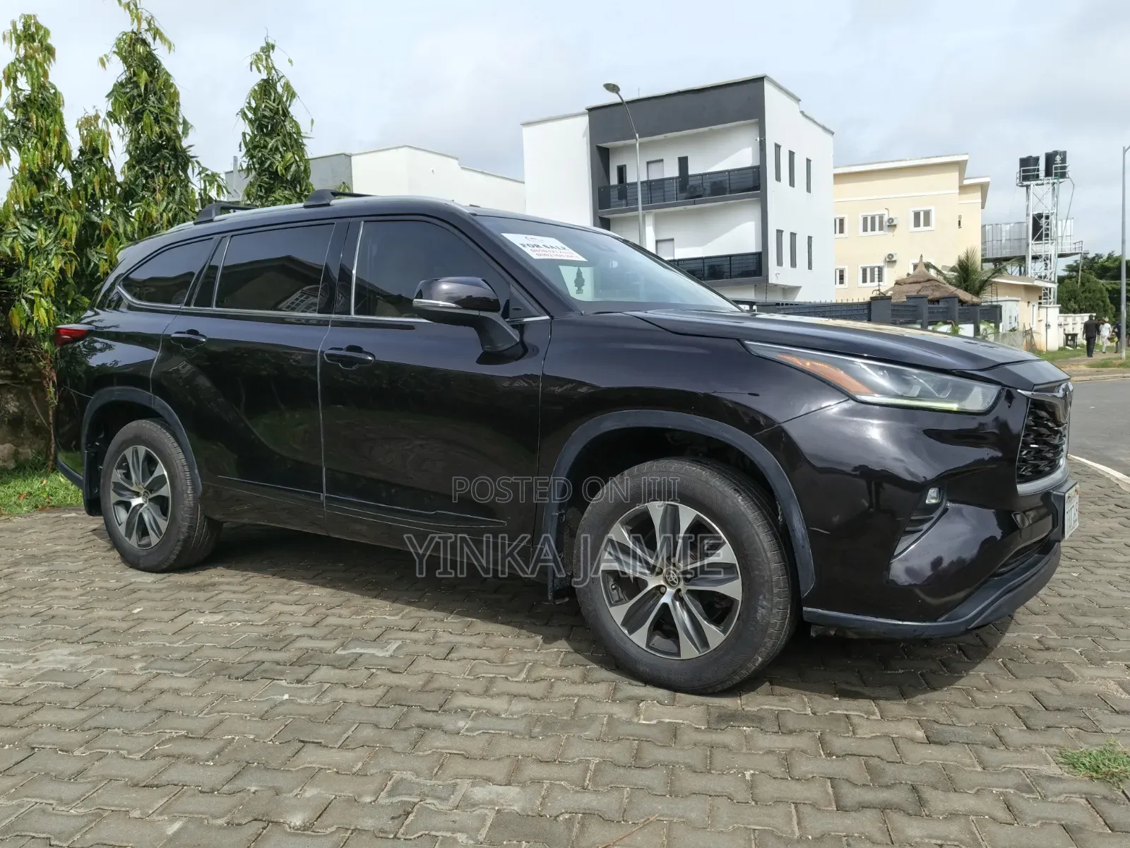 Toyota Highlander XLE 2022 Maroon