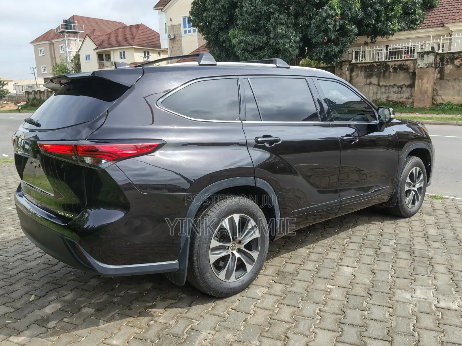 Toyota Highlander XLE 2022 Maroon