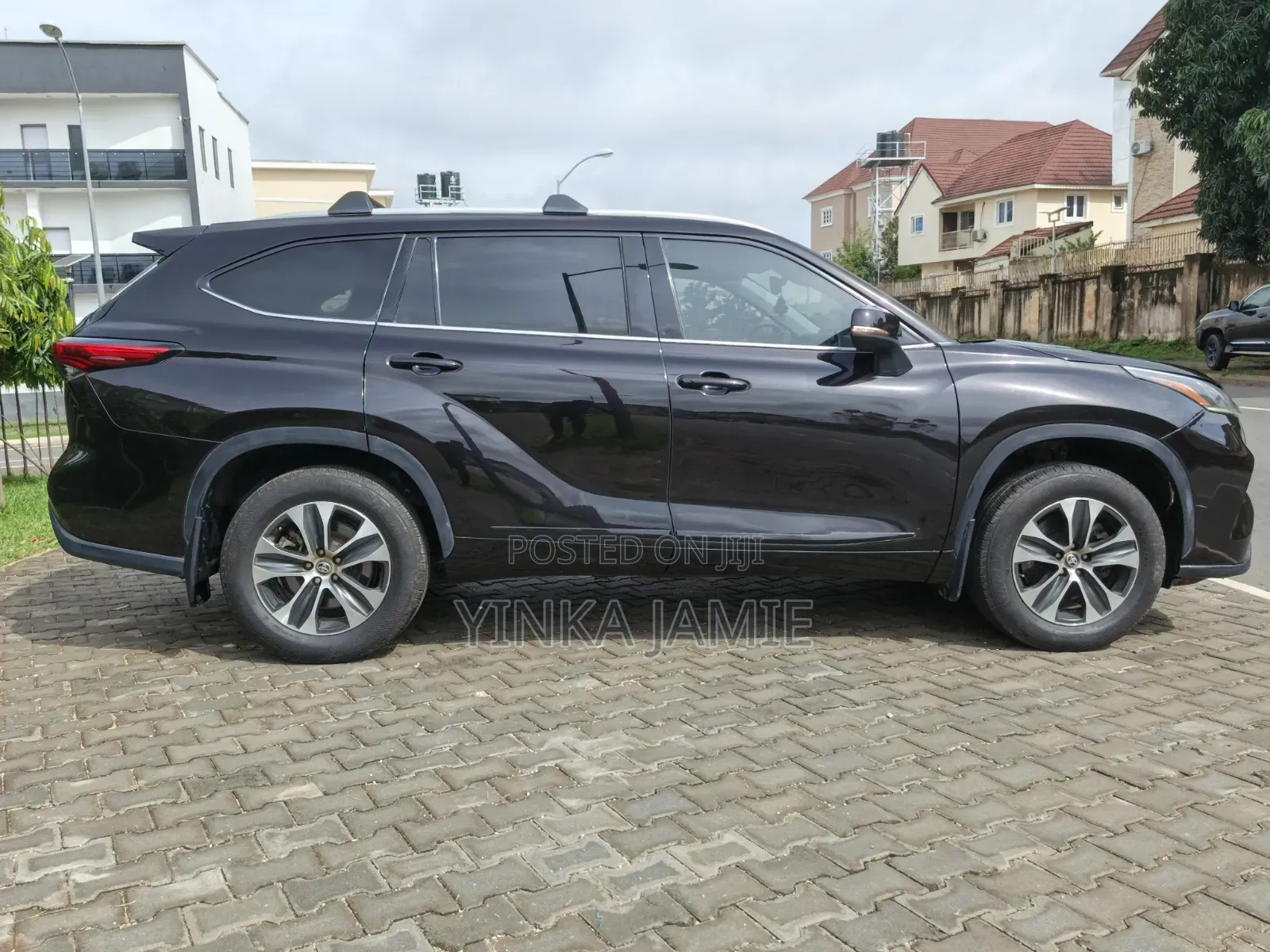 Toyota Highlander XLE 2022 Maroon