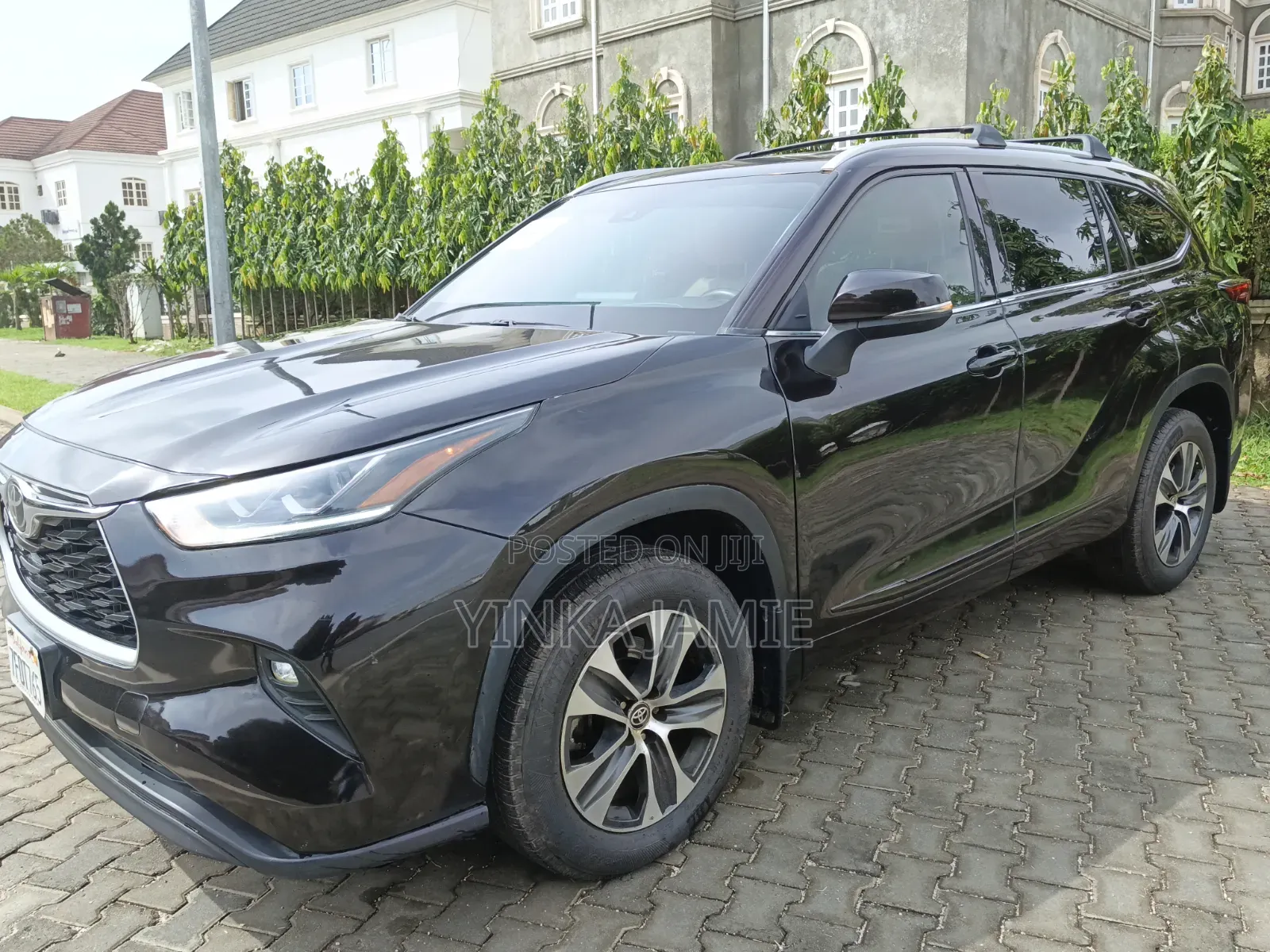 Toyota Highlander XLE 2022 Maroon