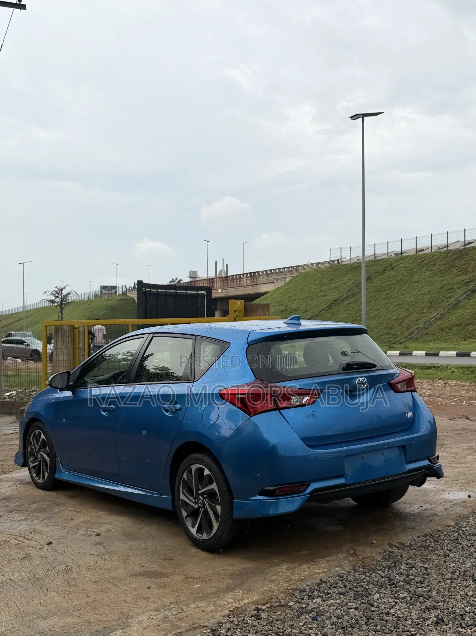 Toyota Corolla SE (1.8L 4cyl 6M) 2018 Blue