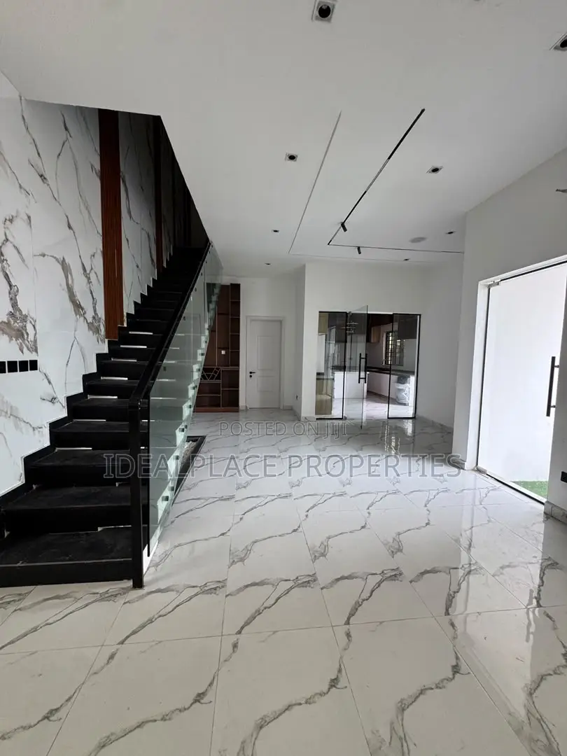 5bdrm Duplex in Lekki for rent