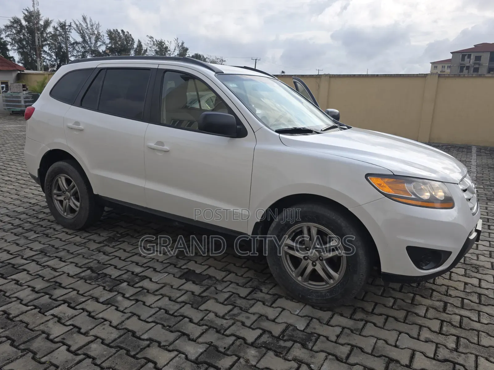 Hyundai Santa Fe GLS 2010 White
