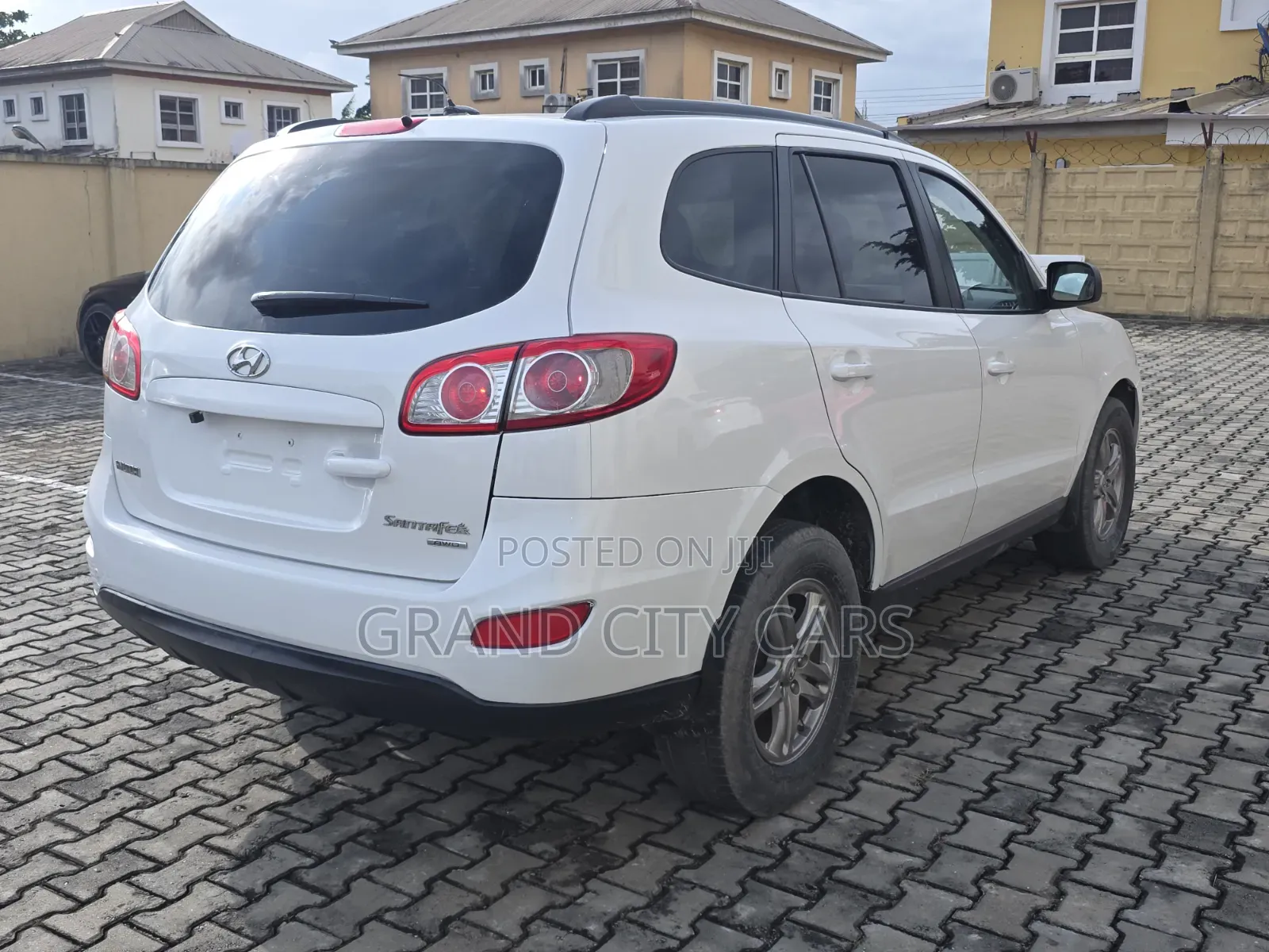 Hyundai Santa Fe GLS 2010 White