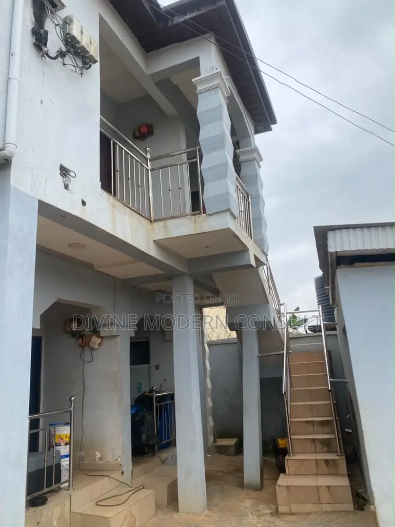 6bdrm Bungalow in Lagos State for sale