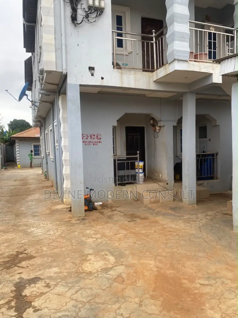 6bdrm Bungalow in Lagos State for sale