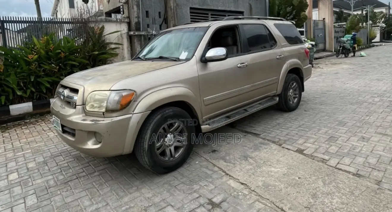 Toyota Sequoia Limited 4dr SUV (4.7L 8cyl 5A) 2007 Gold
