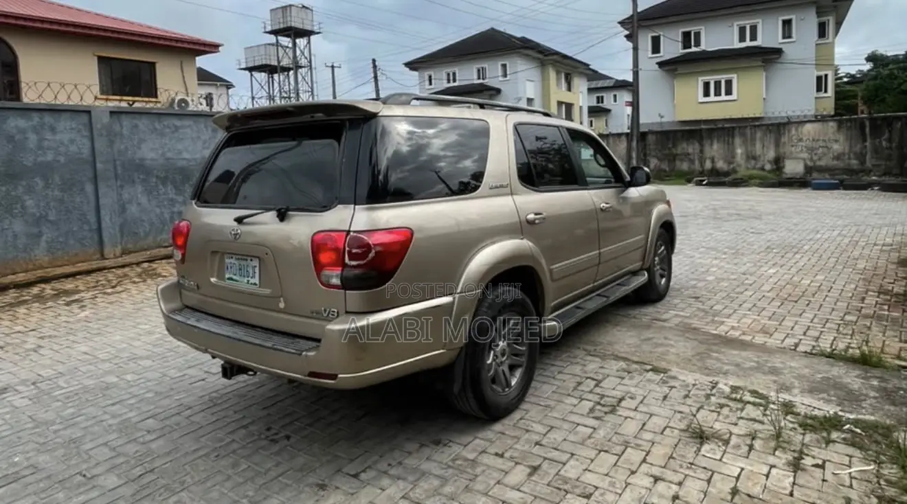 Toyota Sequoia Limited 4dr SUV (4.7L 8cyl 5A) 2007 Gold