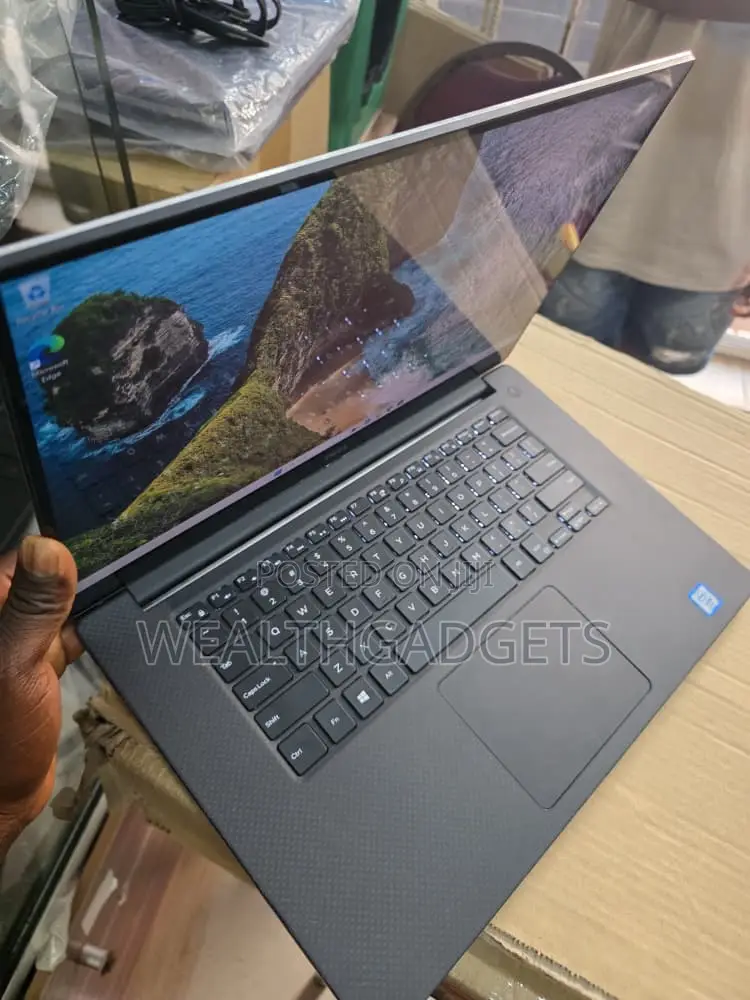 Laptop Dell Precision 5520 16GB Intel Xeon SSD 512GB