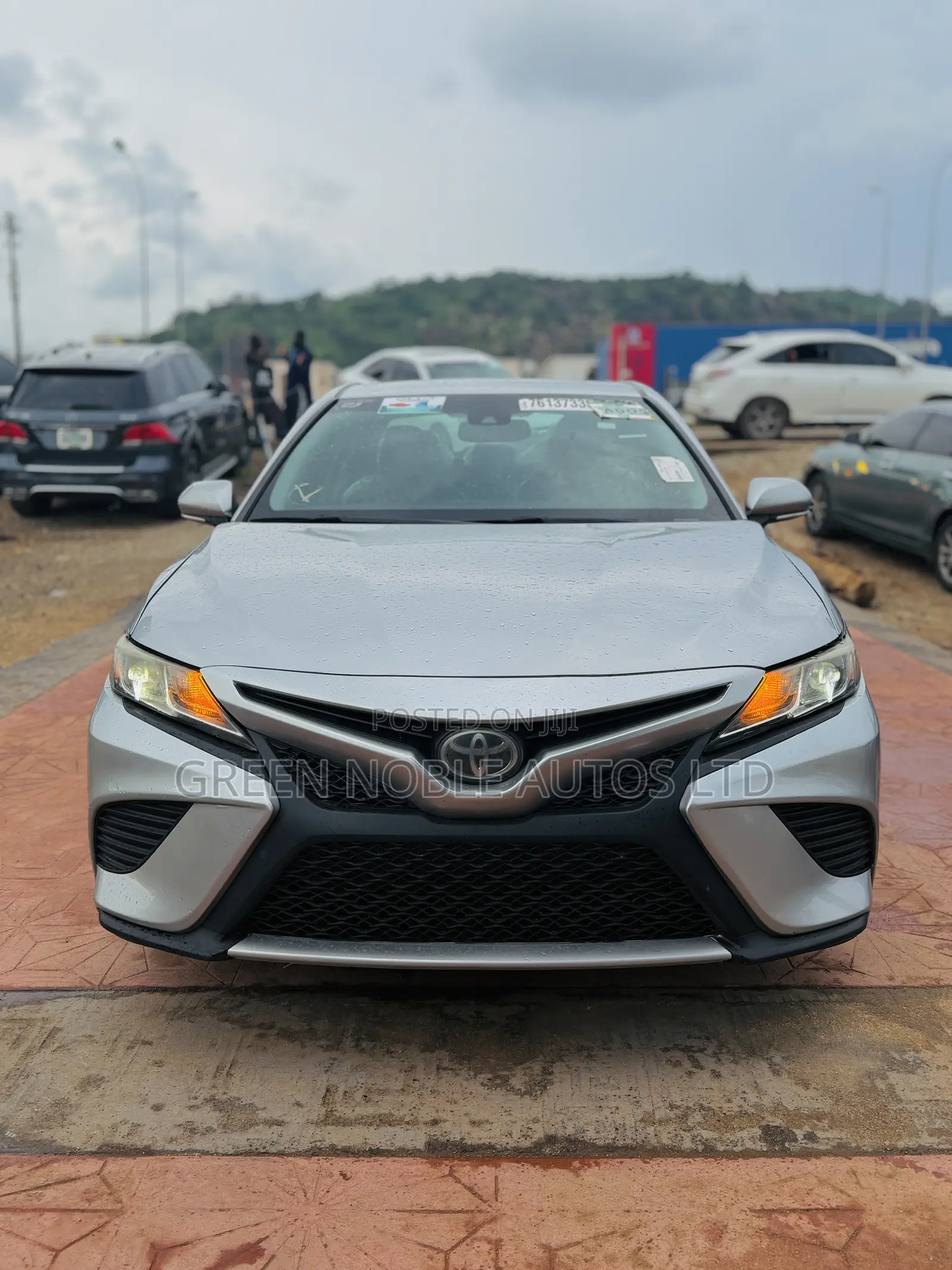 Toyota Camry SE FWD (2.5L 4cyl 8AM) 2018 Silver