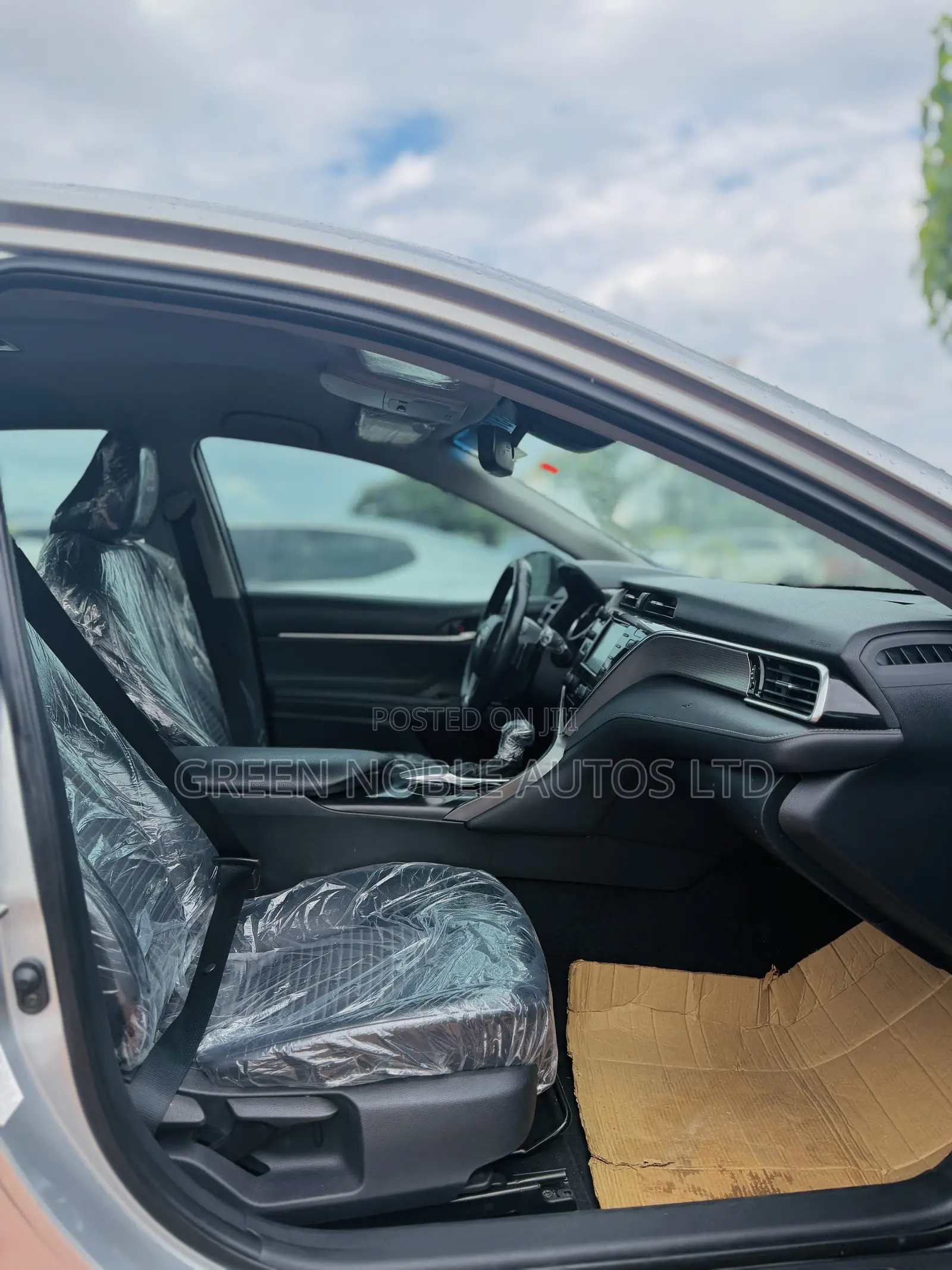 Toyota Camry SE FWD (2.5L 4cyl 8AM) 2018 Silver