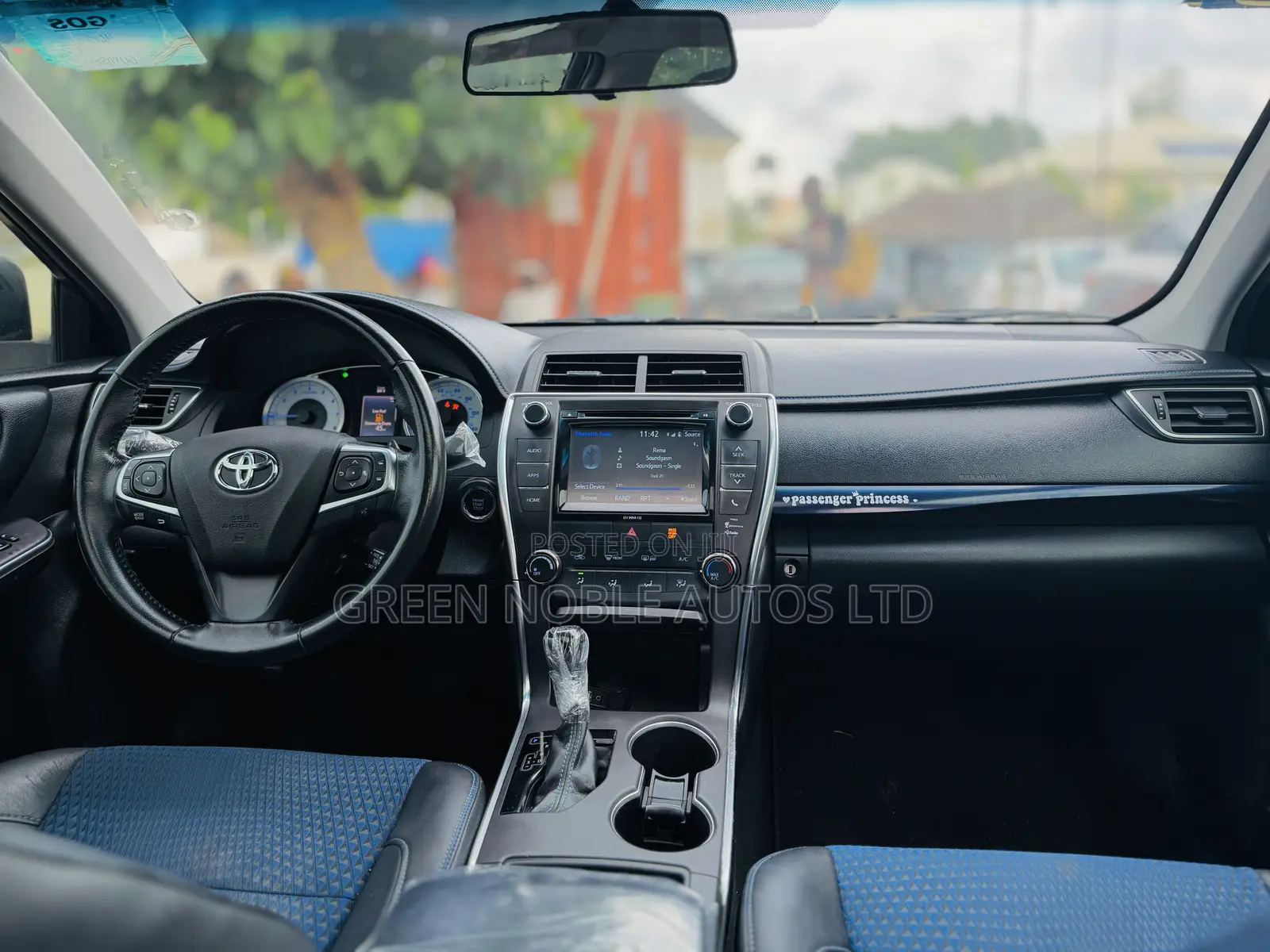 Toyota Camry SE w/Special Edition Pkg (2.5L 4cyl 6A) 2016 White