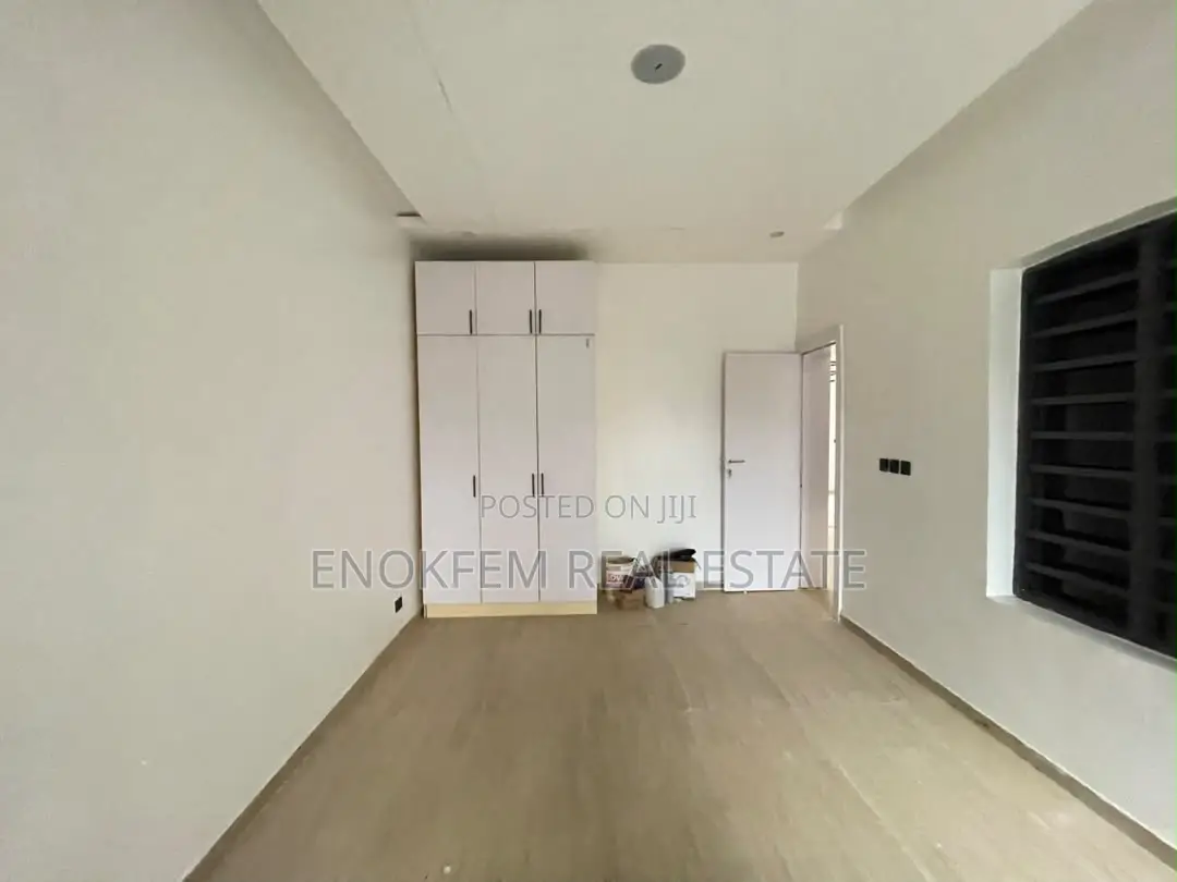 3bdrm Block of Flats in Lagos State for sale