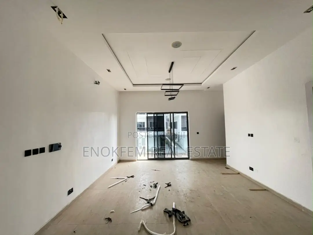 3bdrm Block of Flats in Lagos State for sale