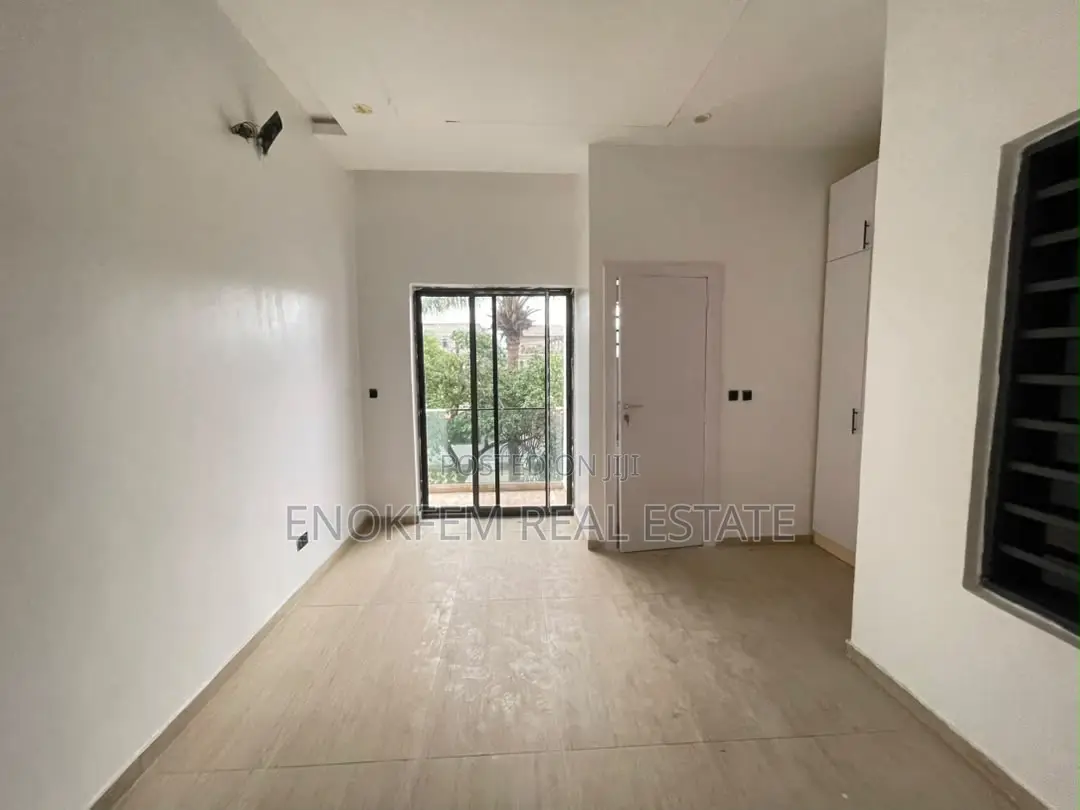 3bdrm Block of Flats in Lagos State for sale
