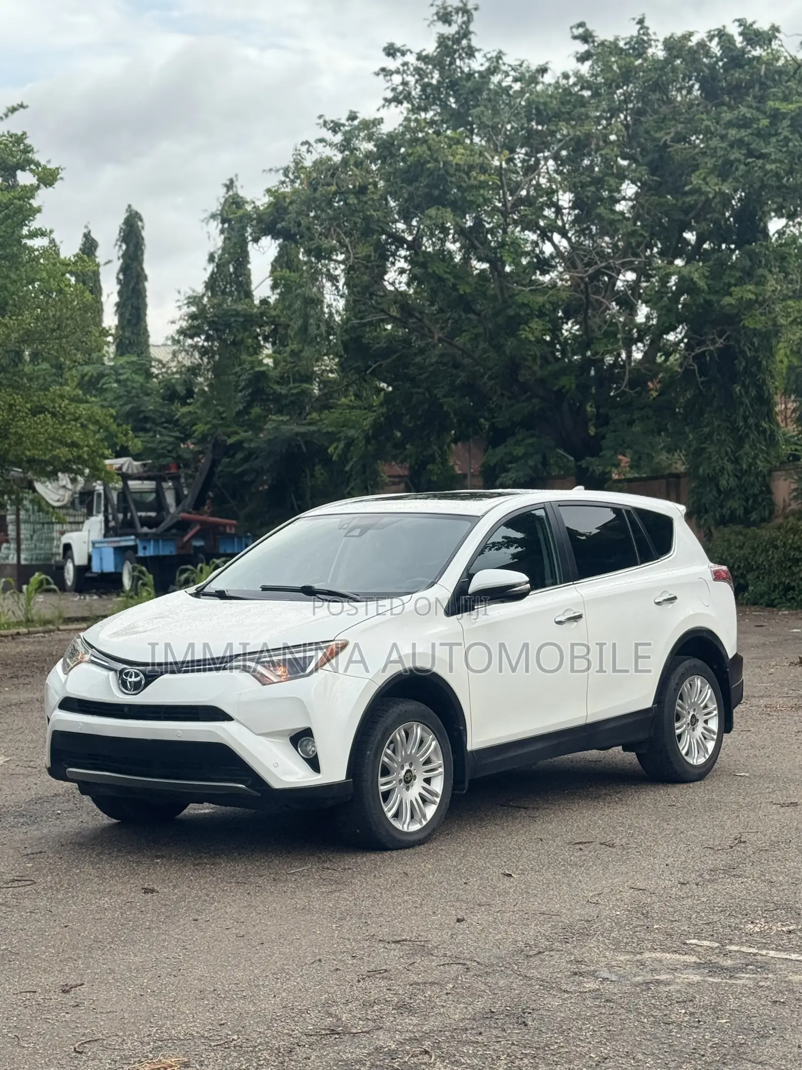 Toyota RAV4 Limited AWD (2.5L 4cyl 6A) 2016 White