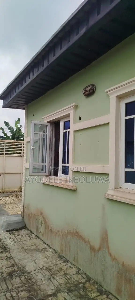 3bdrm Bungalow in Isuti Road, Igando / Ikotun/Igando for sale