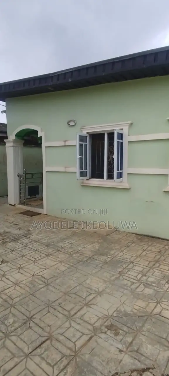 3bdrm Bungalow in Isuti Road, Igando / Ikotun/Igando for sale