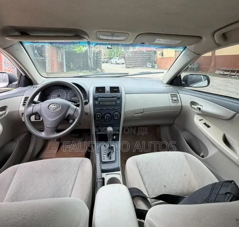 Toyota Corolla LE 4dr Sedan (1.8L 4 cyl 4A) 2009 White