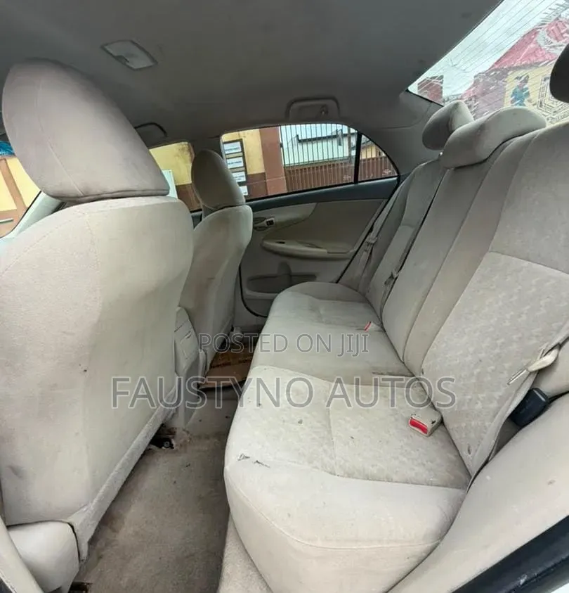 Toyota Corolla LE 4dr Sedan (1.8L 4 cyl 4A) 2009 White