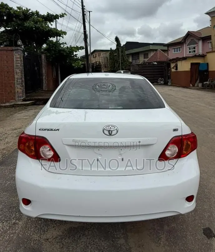 Toyota Corolla LE 4dr Sedan (1.8L 4 cyl 4A) 2009 White