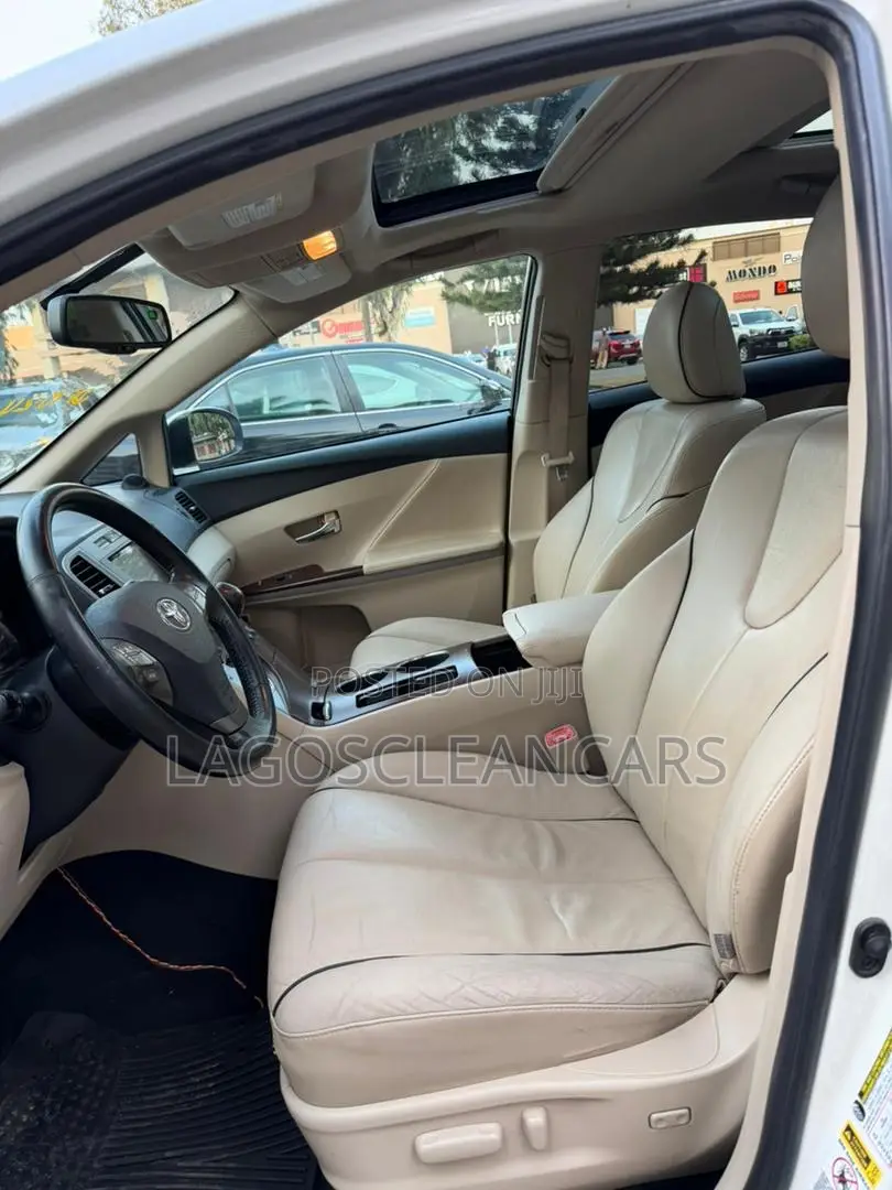 Toyota Venza AWD 2010 Off white