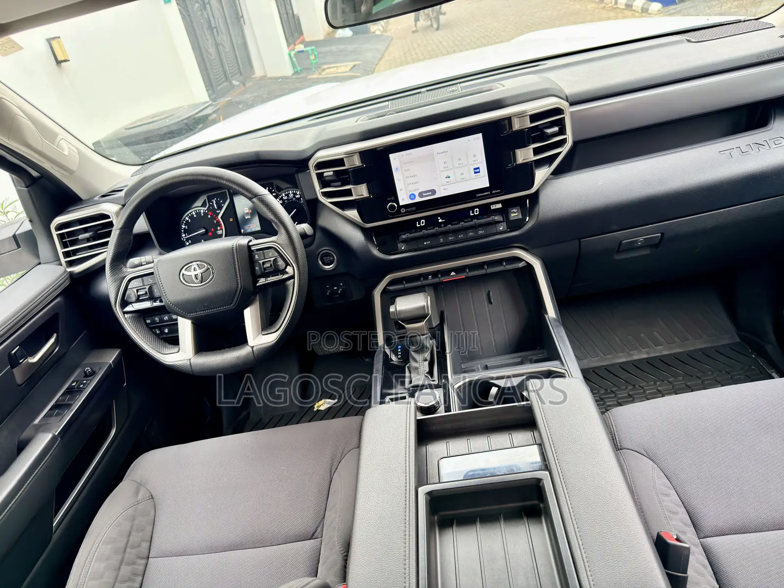 Toyota Tundra 2023 White