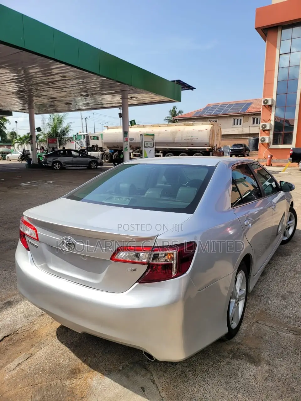 Toyota Camry SE 4dr Sedan (2.5L 4cyl 6A) 2013 Silver