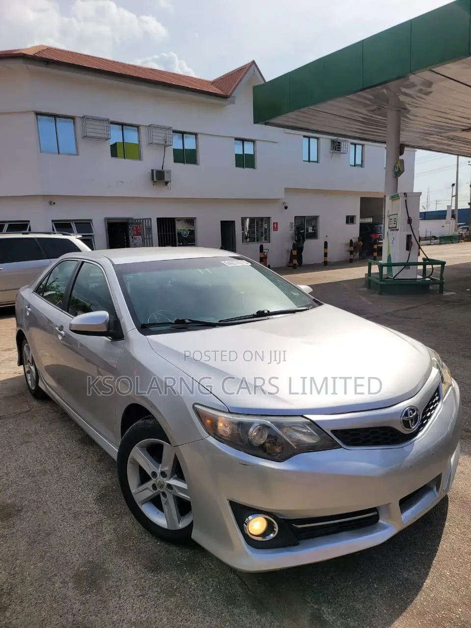 Toyota Camry SE 4dr Sedan (2.5L 4cyl 6A) 2013 Silver